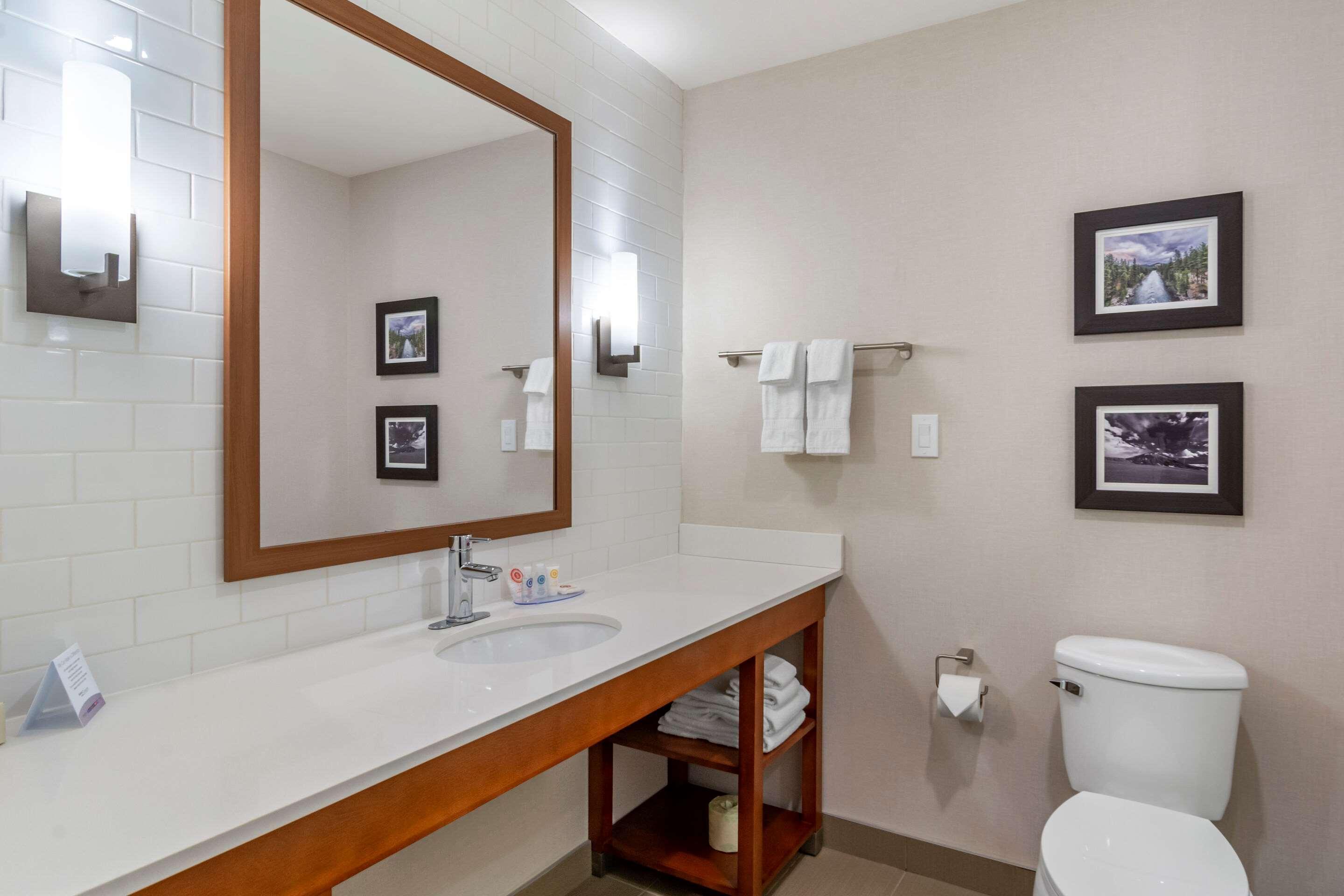 Comfort Inn & Suites Valemount Extérieur photo